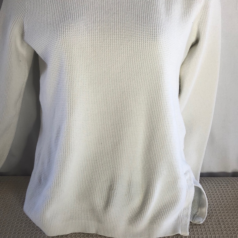 Gap white long sleeves sweater size Medium